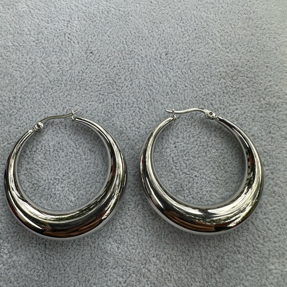 New Stainless Steel Elegant Silver Hoop Earrings 4cm long - Picture 5 of 9